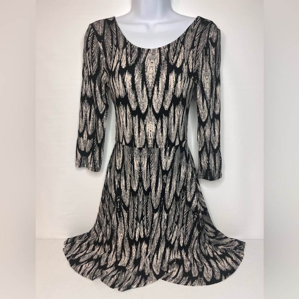 EXPRESS BLACK DRESS WITH 3/4 SLEEVES